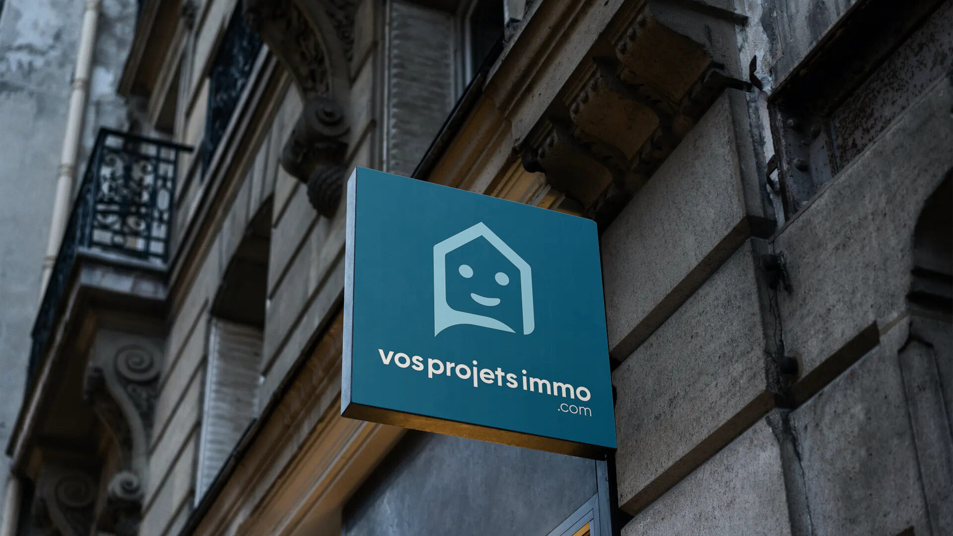 Logo sur enseigne extérieure